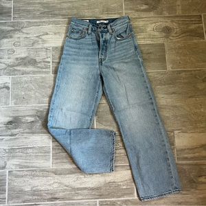 Levi’s Ribcage Straight 25